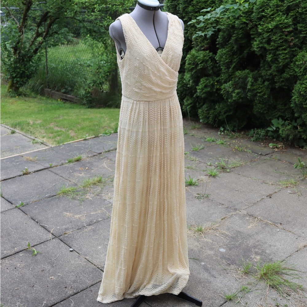 Donna Ricco Lacy Maxi Dress